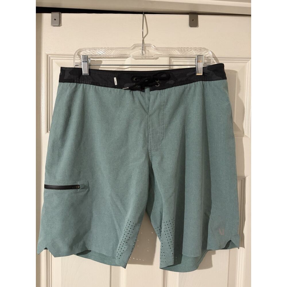 Vuori Sonic Seamless Boardshort Sz 32 Green/Teal Swim Trunks V317
